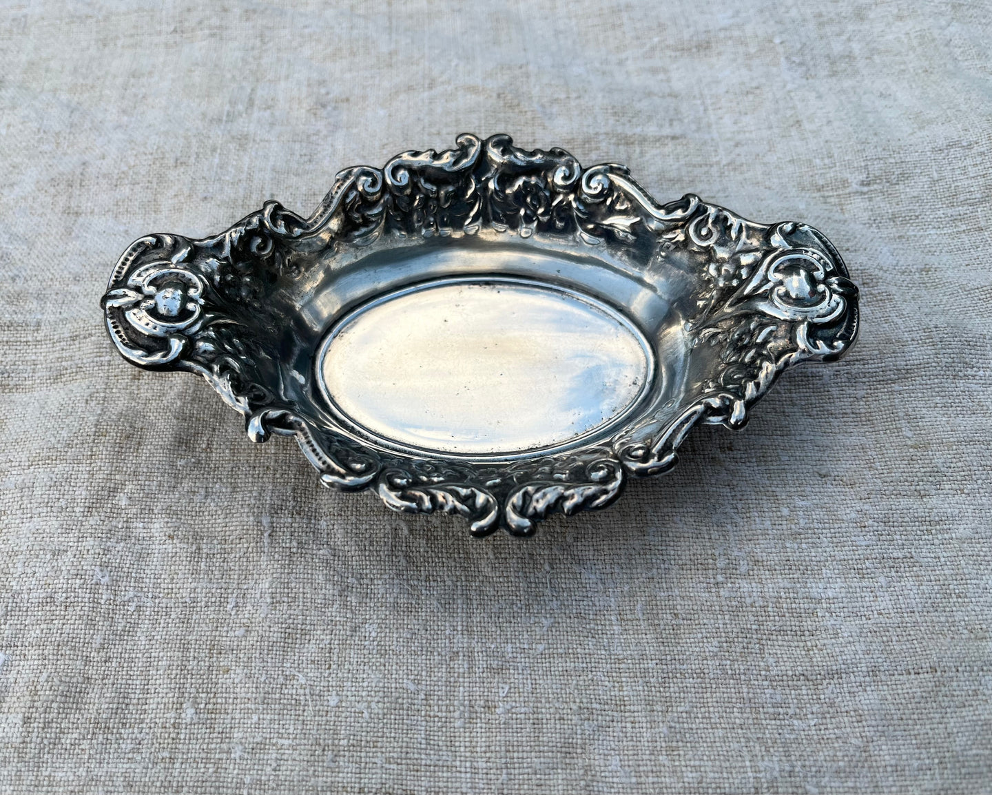 Gorgeous Vintage Art Nouveaux Style Silver Plated E.P.N.S Bon Bon Dish - Freya's Trading Post