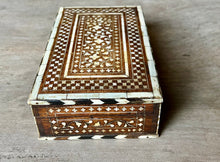 Load image into Gallery viewer, Beautiful Vintage Bone Inlay Decorative Box
