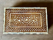 Load image into Gallery viewer, Beautiful Vintage Bone Inlay Decorative Box
