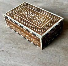 Load image into Gallery viewer, Beautiful Vintage Bone Inlay Decorative Box
