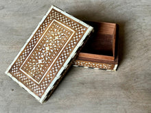 Load image into Gallery viewer, Beautiful Vintage Bone Inlay Decorative Box
