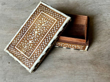 Load image into Gallery viewer, Beautiful Vintage Bone Inlay Decorative Box
