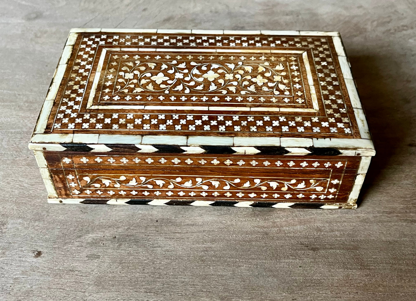 Beautiful Vintage Bone Inlay Decorative Box