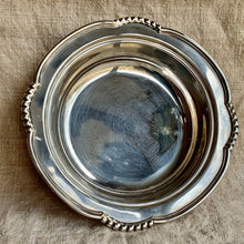 Load image into Gallery viewer, Beautiful Vintage Ogdens Harrogate and London Silver Plated Bowl
