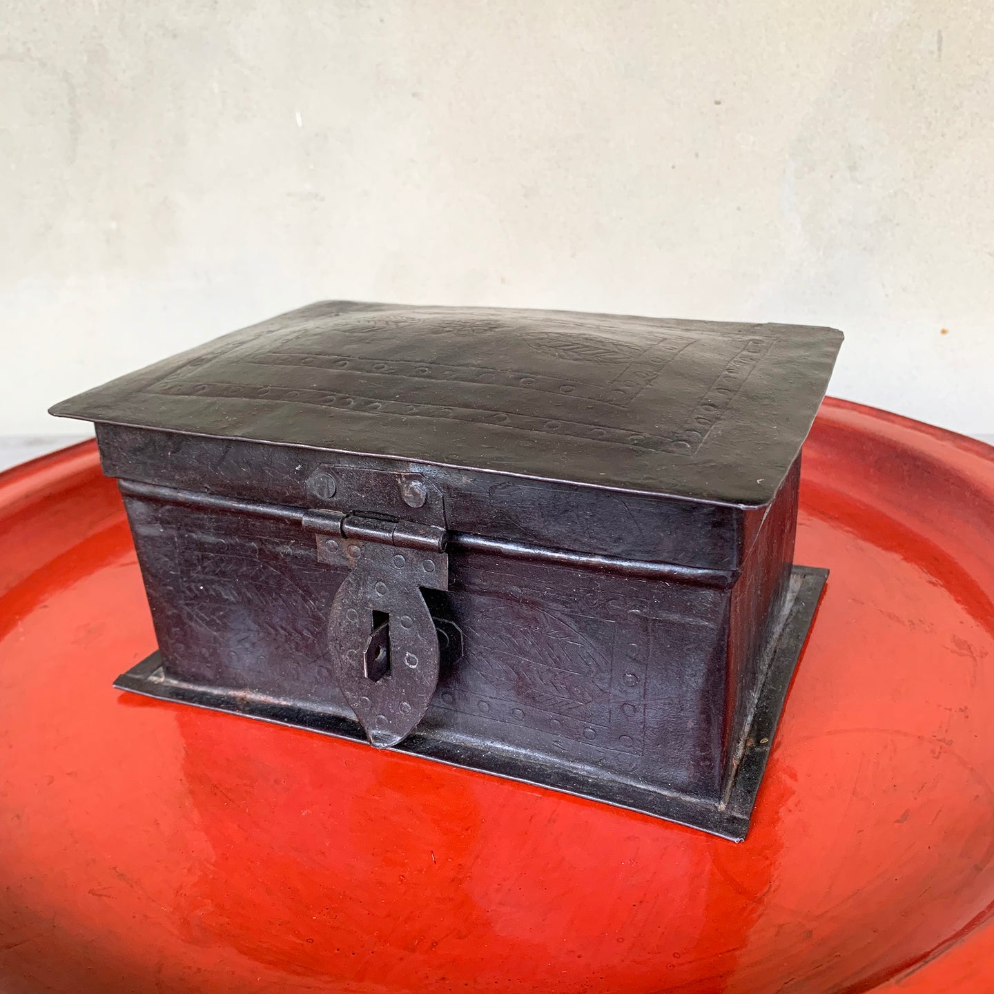  Vintage Decorative Metal Box