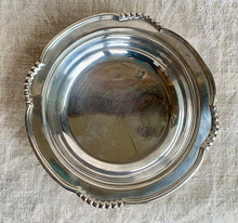 Load image into Gallery viewer, Beautiful Vintage Ogdens Harrogate and London Silver Plated Bowl

