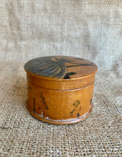 Load image into Gallery viewer, Charming Vintage Decorated Wooden Trinket Box
