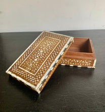 Load image into Gallery viewer, Beautiful Vintage Bone Inlay Decorative Box
