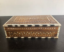 Load image into Gallery viewer, Beautiful Vintage Bone Inlay Decorative Box
