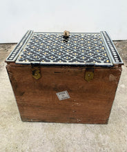 Load image into Gallery viewer, Beautiful Vintage Indian Wooden Jewellery Box
