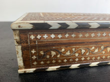 Load image into Gallery viewer, Beautiful Vintage Bone Inlay Decorative Box
