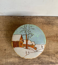 Load image into Gallery viewer, Charming Vintage Painted Wooden Trinket Box
