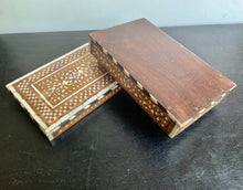 Load image into Gallery viewer, Beautiful Vintage Bone Inlay Decorative Box
