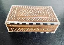 Load image into Gallery viewer, Beautiful Vintage Bone Inlay Decorative Box
