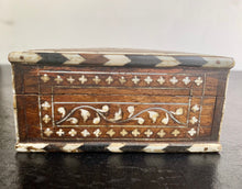 Load image into Gallery viewer, Beautiful Vintage Bone Inlay Decorative Box
